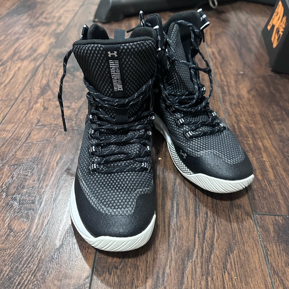Under Armour Men's Black and White Athletic Shoes